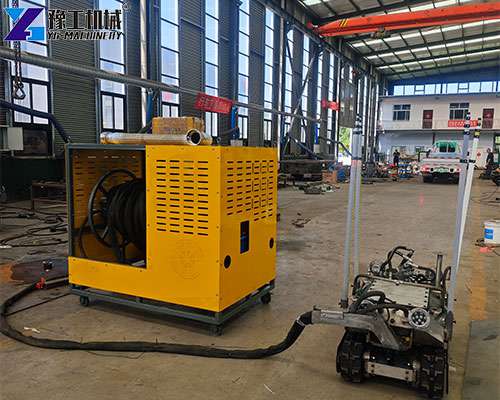 robot for cleaning sediment in water tanks