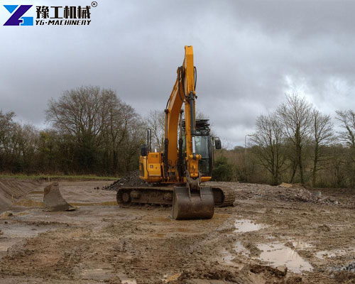 crawler excavator for muddy terrain