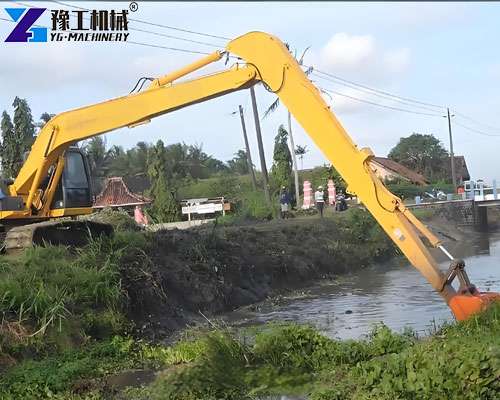 long boom excavator for river cleaning