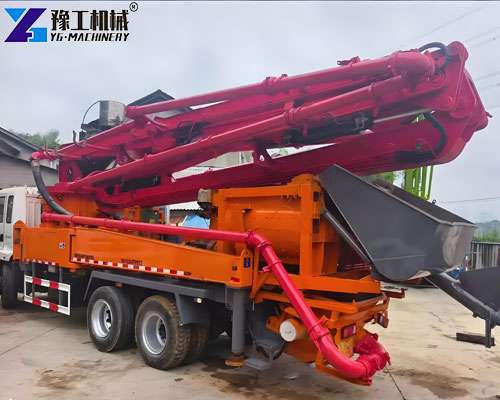 truck mounted concrete boom pump