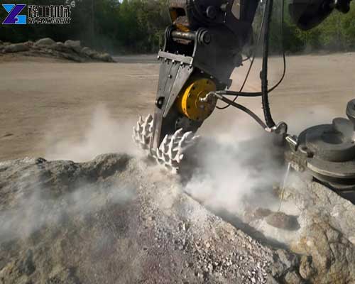 Excavator milling head mounted on a hydraulic excavator