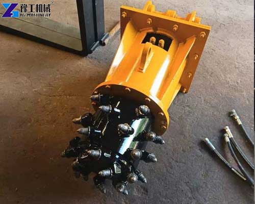 Longitudinal milling head for narrow trench and tunnel excavation