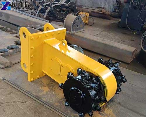 Transverse milling head for excavator trenching and rock excavation